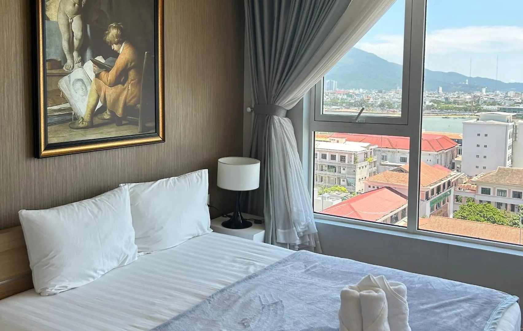 Riverside Suites Da Nang Apartment