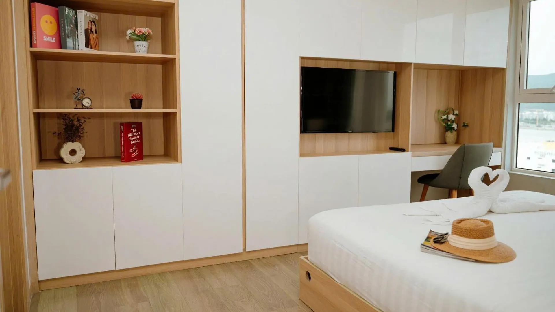 Riverside Suites Da Nang 0*,