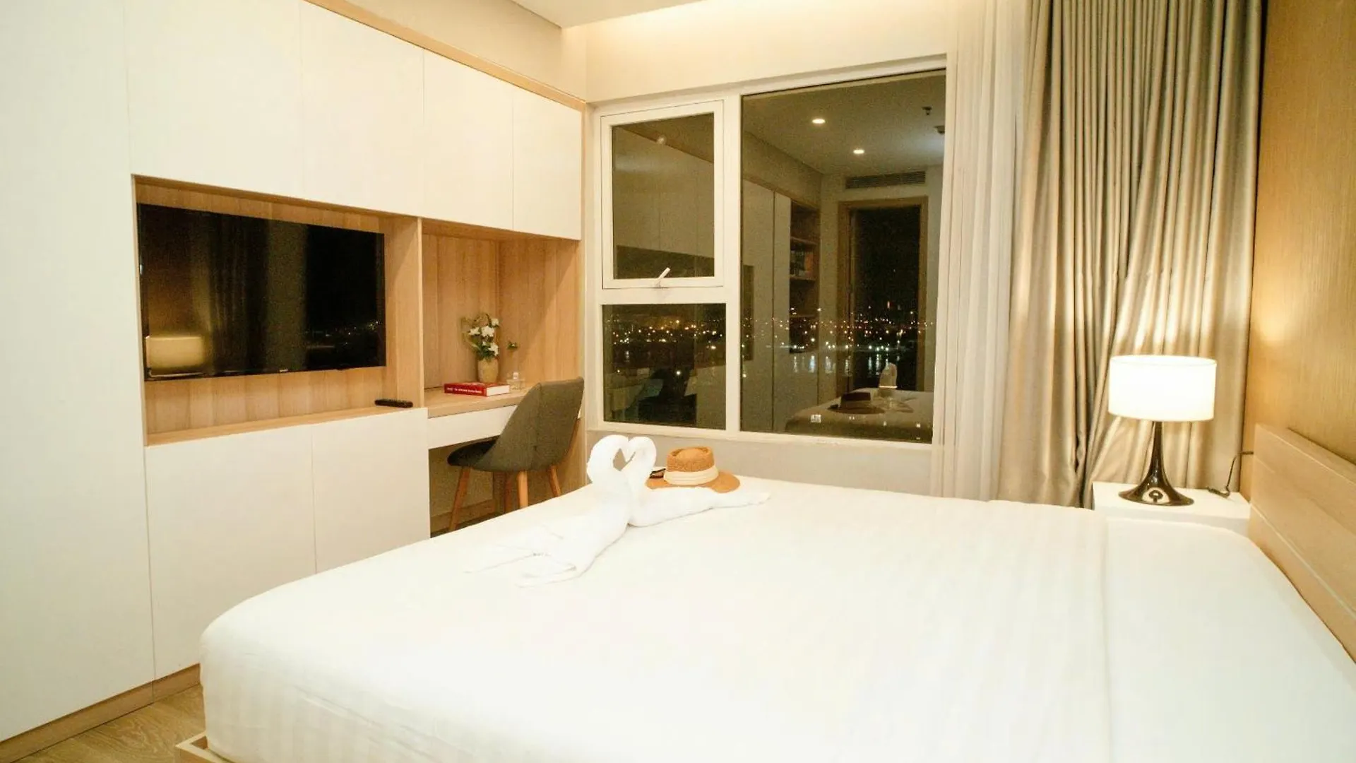 Riverside Suites Da Nang Apartment