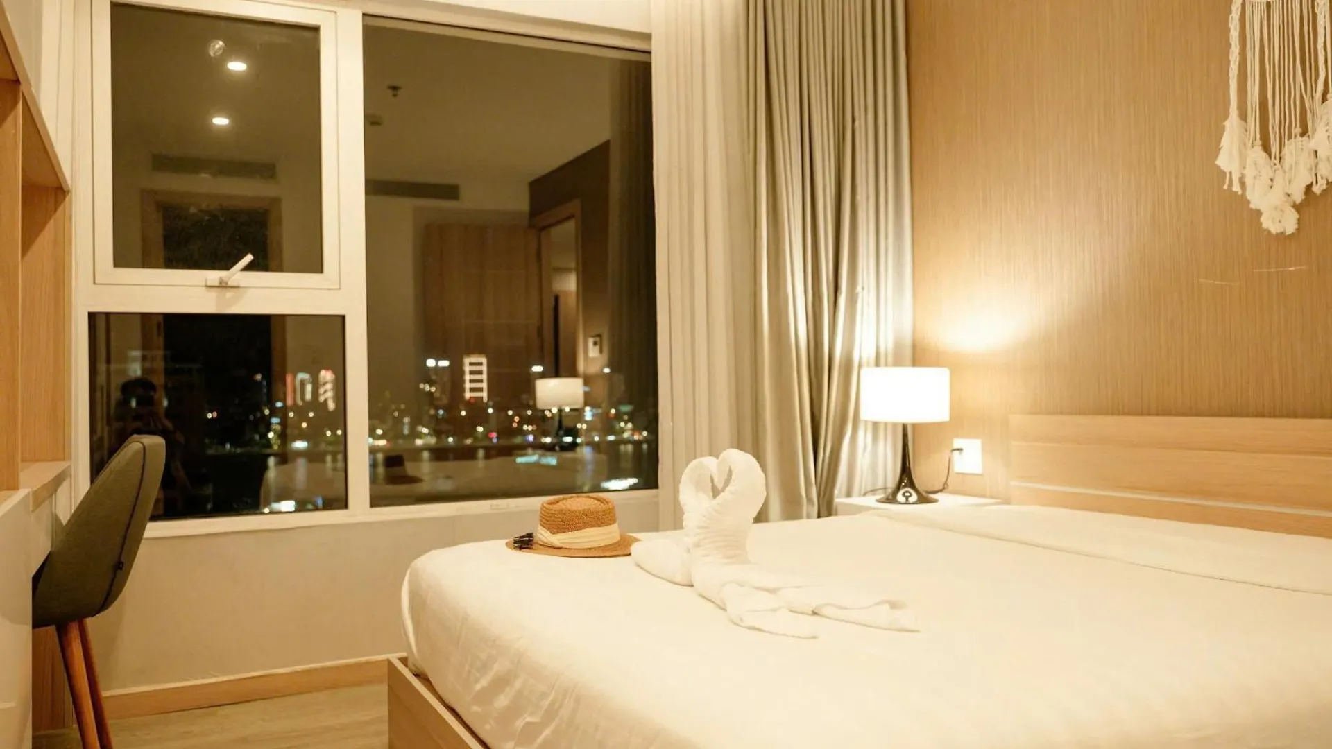 Apartment Riverside Suites Da Nang Vietnam