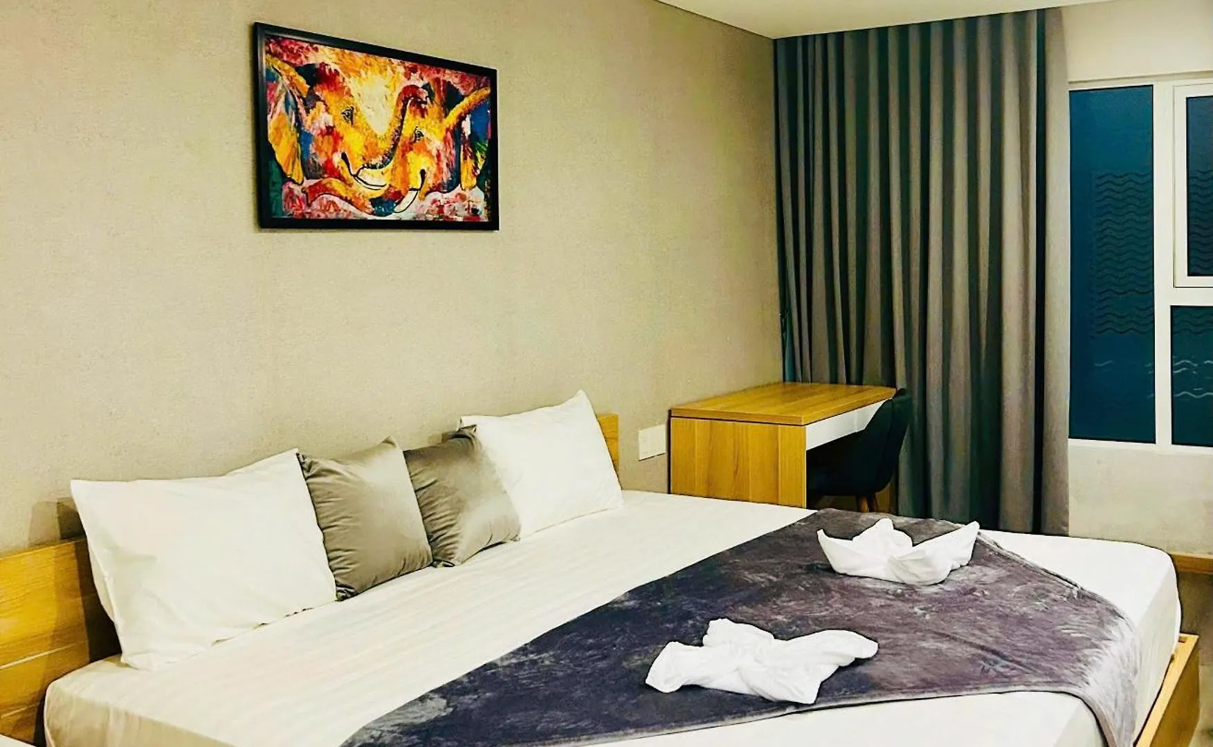 Riverside Suites Da Nang Apartment