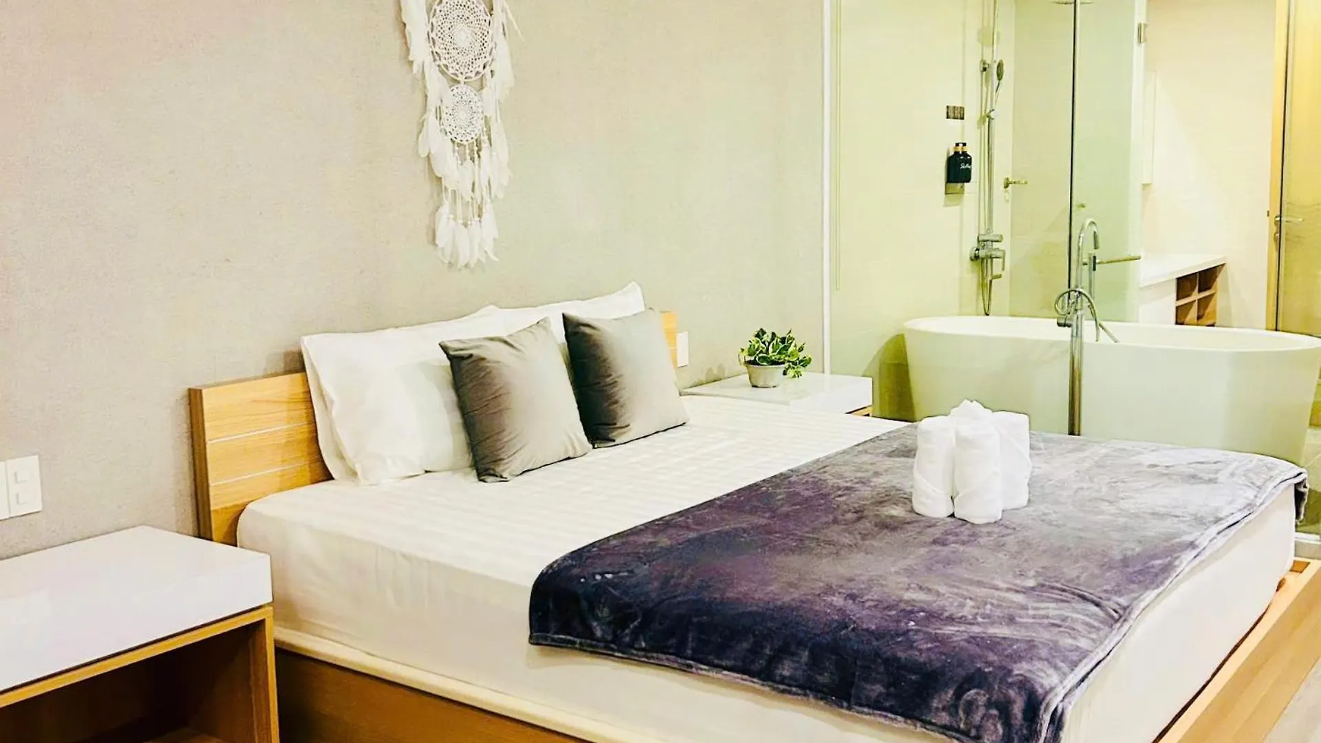 Riverside Suites Da Nang Apartment